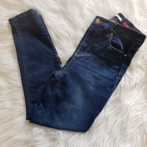 Ladies Celebrity Pink high rise skinny jean. Sz 9